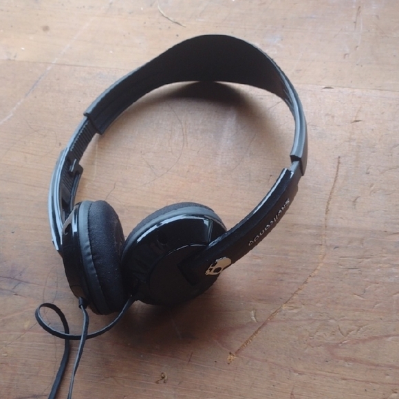 Skullcandy Black On-Ear Headphones NWOT - Picture 1 of 3